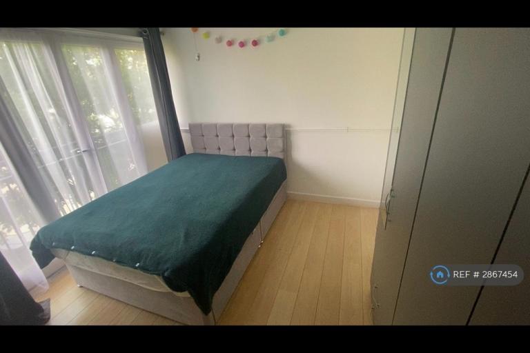 1 bedroom in Pilgrims Mews, London, E14 (#2867454)