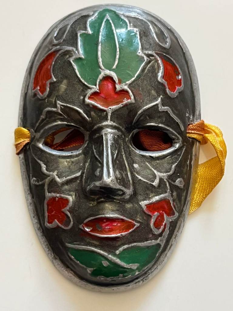 VINTAGE MASQUERADE MASK WALL HANGER