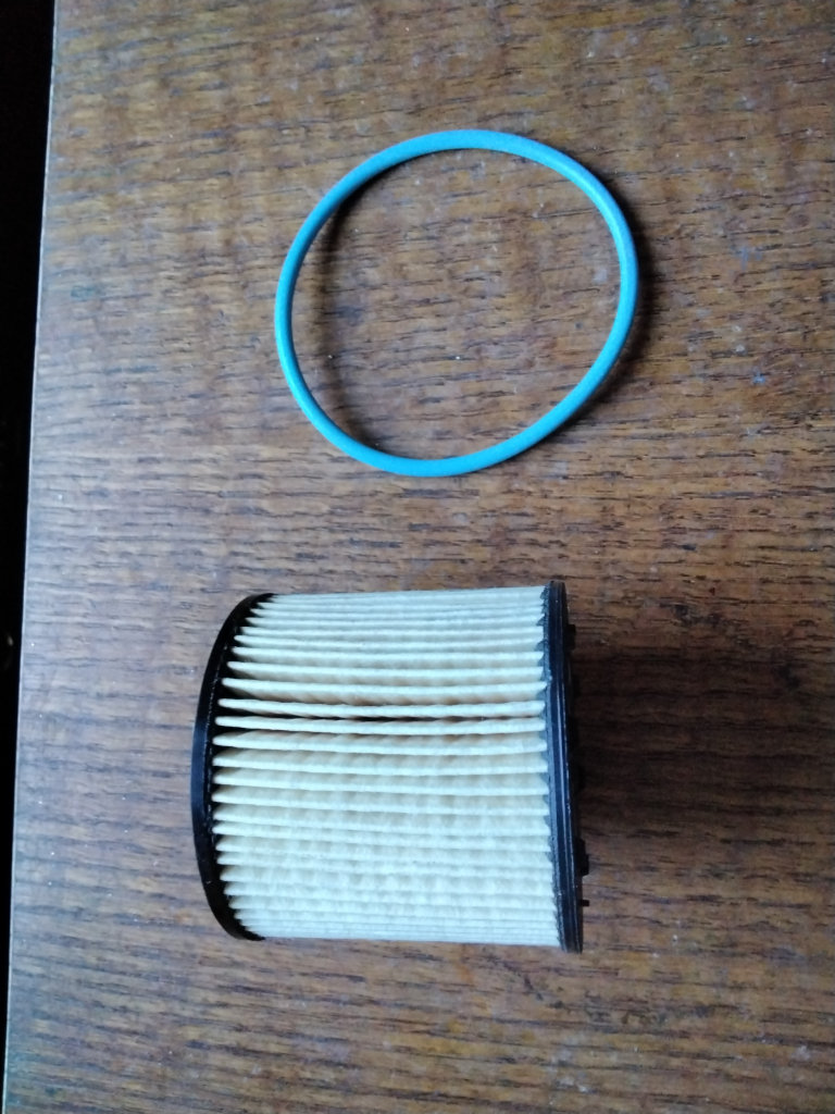 Engine Fuel Filter Insert MANN PU7010Z, made in Germany.