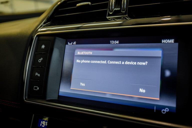 2015 Jaguar XE 2.0d R-Sport Saloon 4dr Diesel Auto Euro 6 (s/s) (180 ps) *Rear Camera + Ke SALOON...