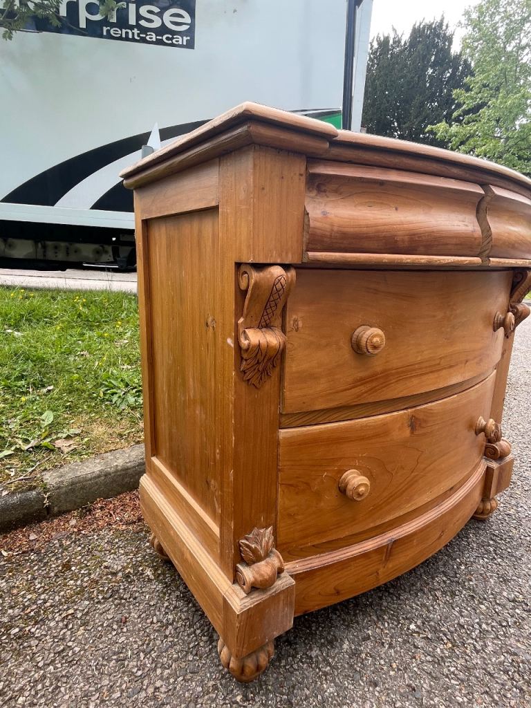 Amazing pine chest of drawers. Deep drawers. Brilliant condition. 