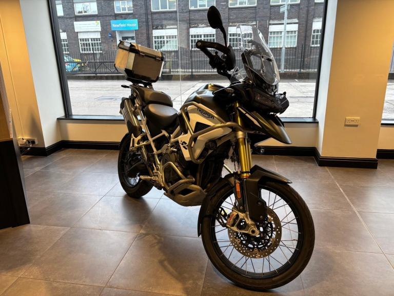2021 TIGER 1200 RALLY PRO LOW MILEAGE MATT KHAKI GREEN
