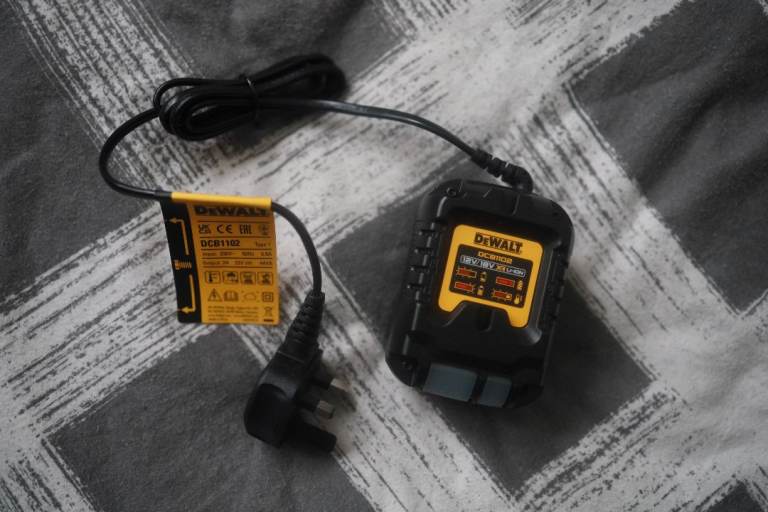 dewalt compact charger brand new genuine 18v 12v