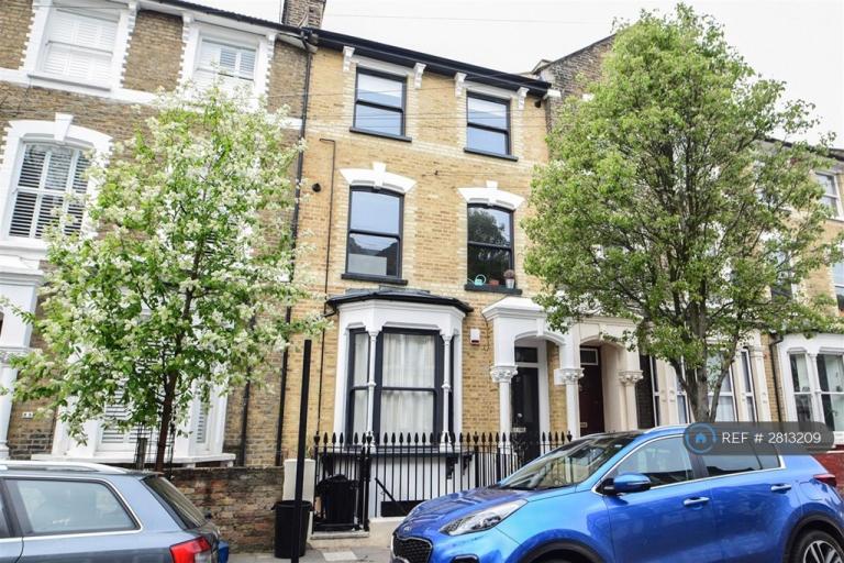 3 bedroom flat in Reighton Road, London, E5 (3 bed) (#2813209)