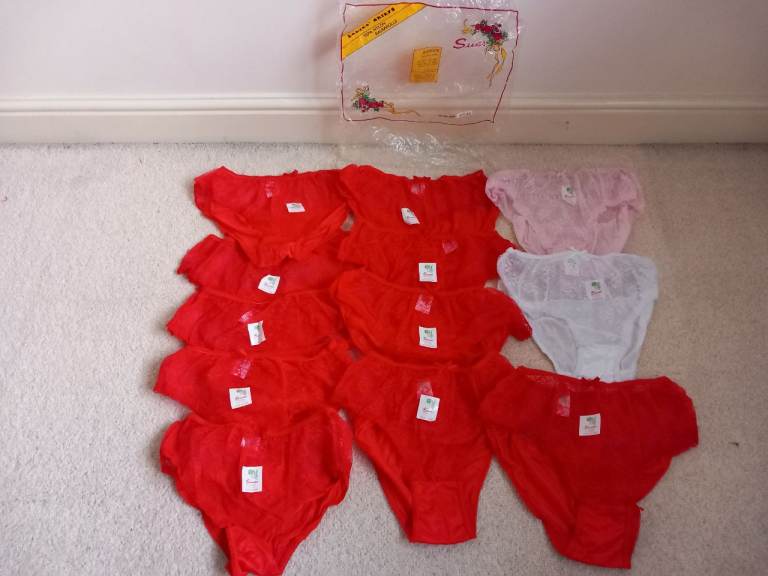 £4 Bundle of 12 knickers.  To fit hips 38-40  Buyer to collect. 