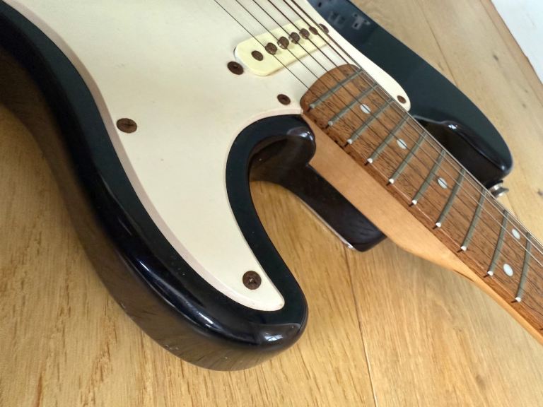 Fender Squier Mini Strat 3/4 Size mini Black Immaculate & Stand