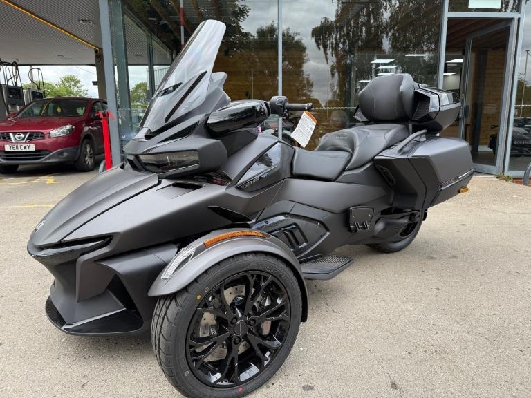 2025 Can-Am Spyder RT Limited 1330cc 6 speed semiauto trike Carbon Black