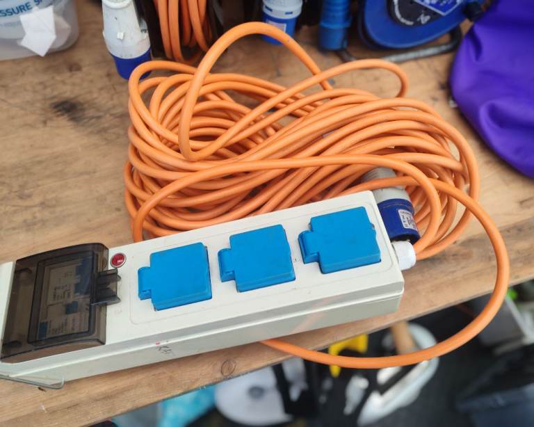 Orange Electric Hook-Up Cable with RCD – Good Condition