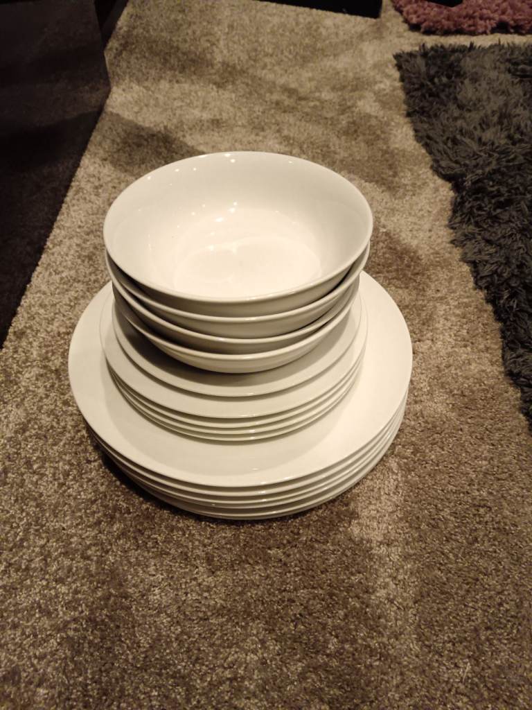 Porcelain plates and bowl 4 each
