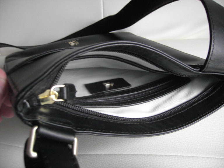 BLACK LEATHER CROSSOVER BAG