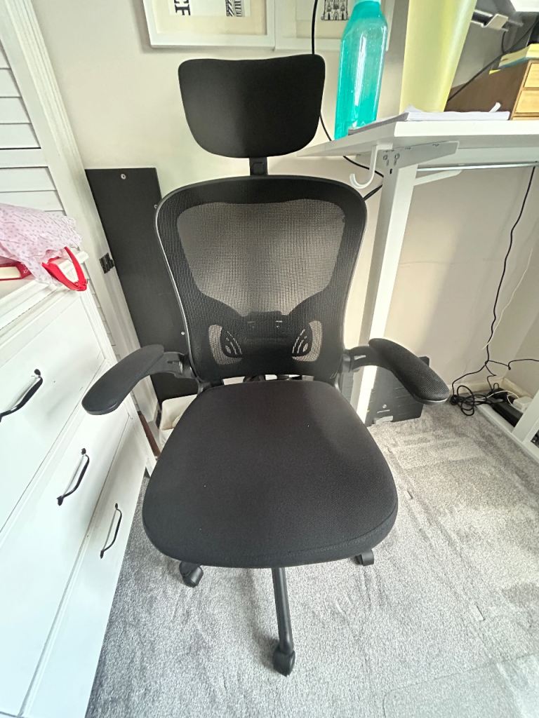 Black office chair 