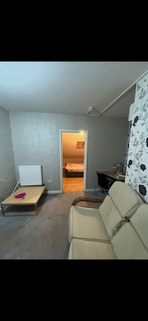 1 bedroom studio flat 