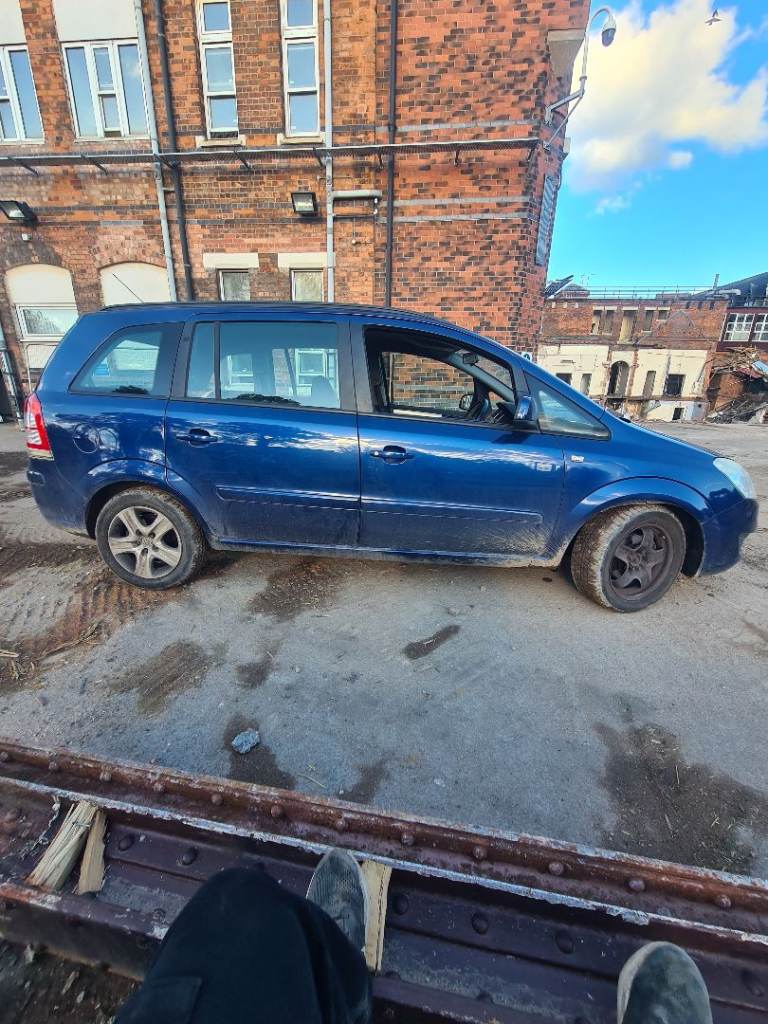 Vauxhall Zafira 1.6 petrol Blue 
