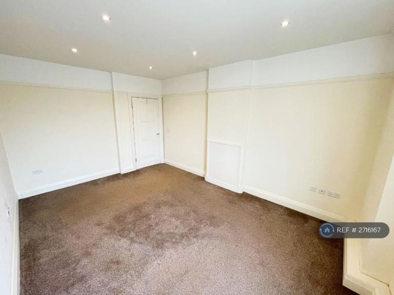 2 bedroom flat in Lord Street, Southport, PR8 (2 bed) (#2716167)