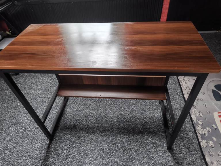 Computer desk 