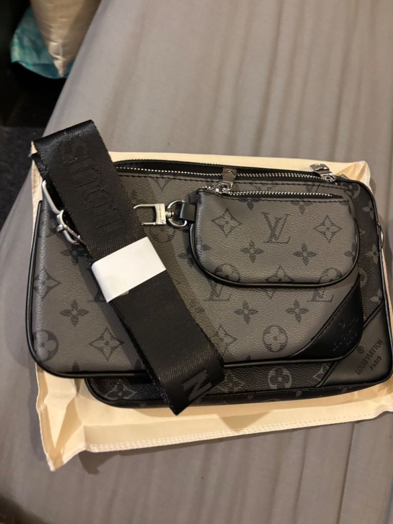 Men’s Louis Vuitton trio messenger bag