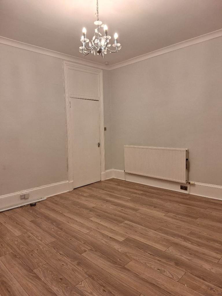 large 2 bed flat to rent 
