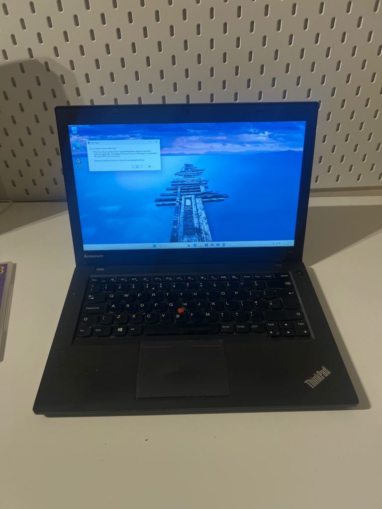 Windows 10 Lenovo i5, 4 GB , 128 SSD in excellent working condition 