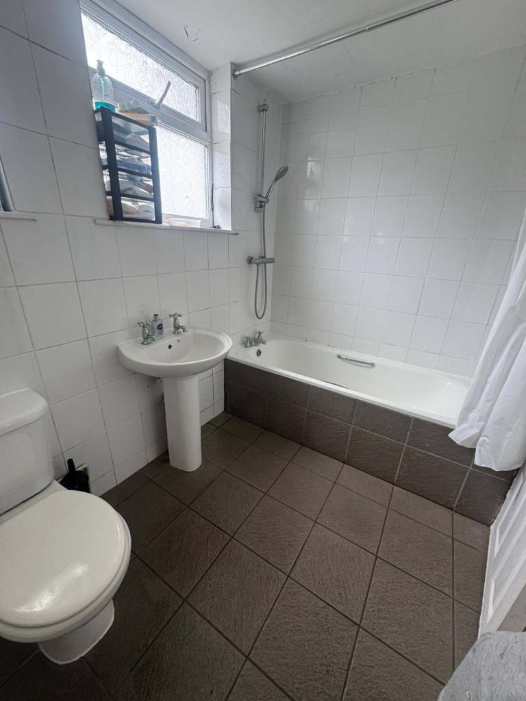 Room Available NOW to let in Albion Street