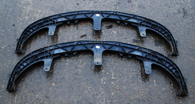 2008-2013 VAUXHALL INSIGNIA FRONT BUMPER LOWER SUPPORT BRACKET 13238346