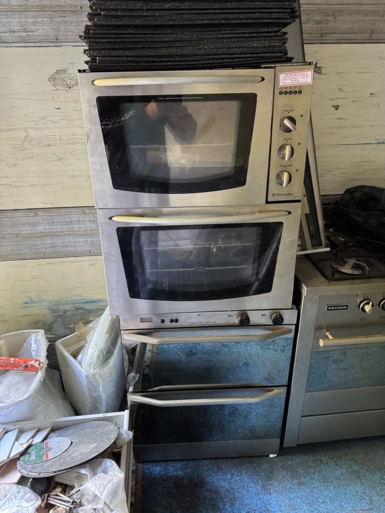 KITCHEN OVEN SILVER ELECTRIC COOKER