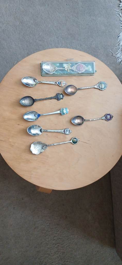 Bundle collectable souvenir spoons 
