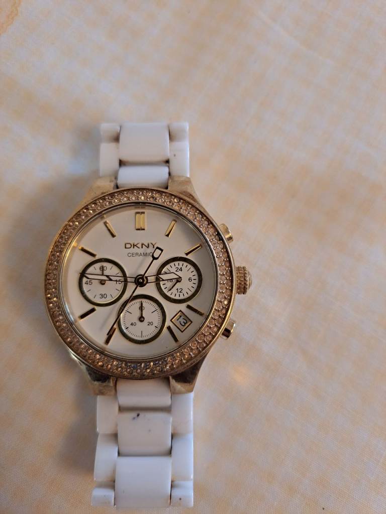 DKNY mens White Ceramic Watch – Gold Bezel, Good Condition
