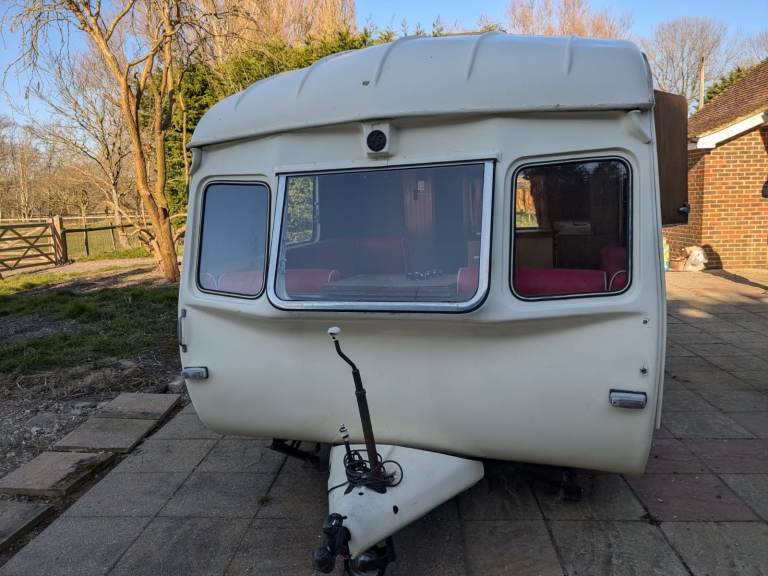 1963 Vintage Caravan - Cheltenham Sable