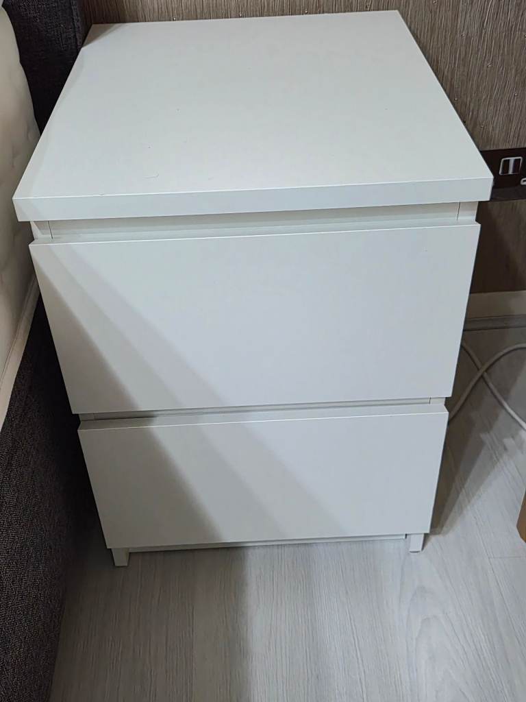 2 bedside tables