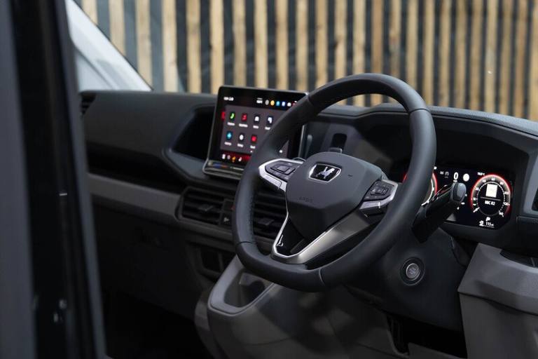  Volkswagen Crafter Cr35 Tdi MWB Crew Van Commerce Plus Crew van Diesel Automatic