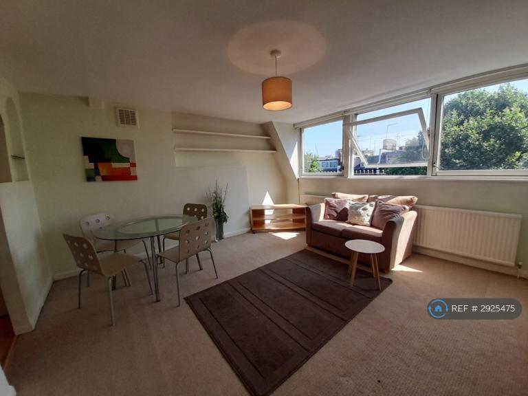 1 bedroom flat in Hammersmith Grove, London, W6 (1 bed) (#2925475)