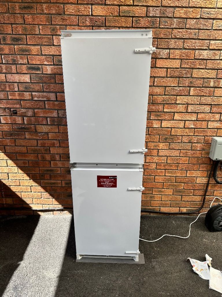 Hotpoint Integrated 50/50 Fridge Freezer