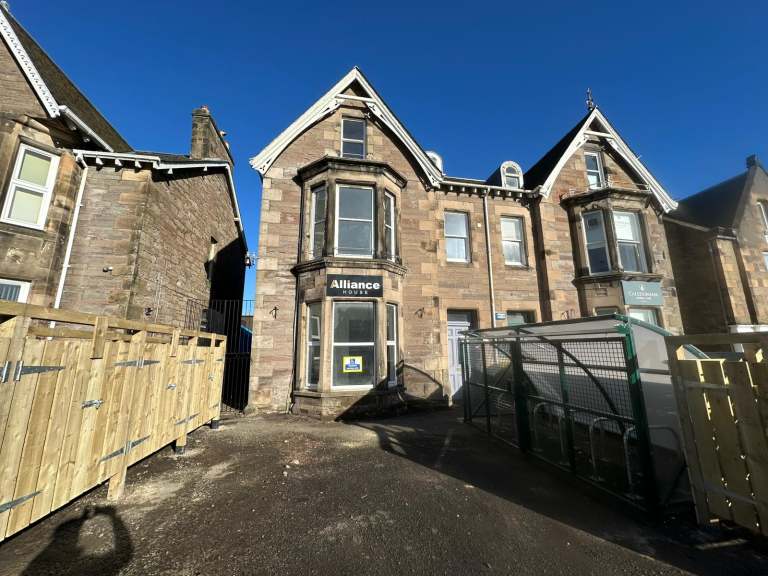 Studio flat in Flat 10, 47 York Place Perth PH2 8EH