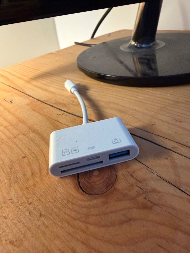 Lightning SD card adapter