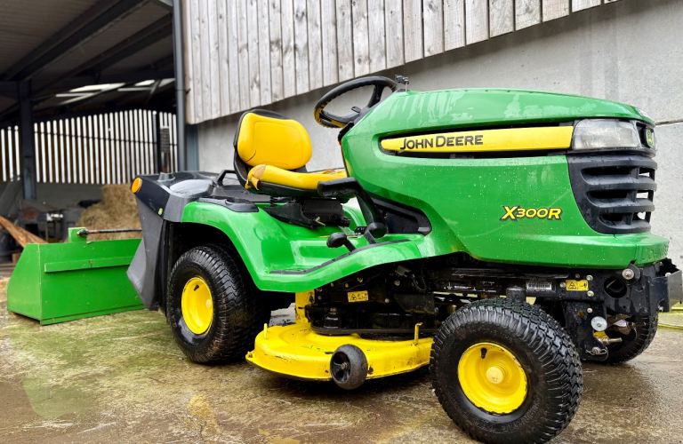 John Deere X300R Ride-On Lawnmower with Collector & Storage Box