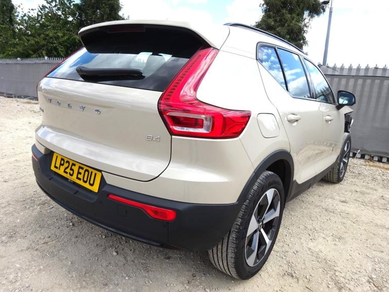 2025 25 REG VOLVO XC40 + B4 AUTO DAMAGED REPAIRABLE SALVAGE