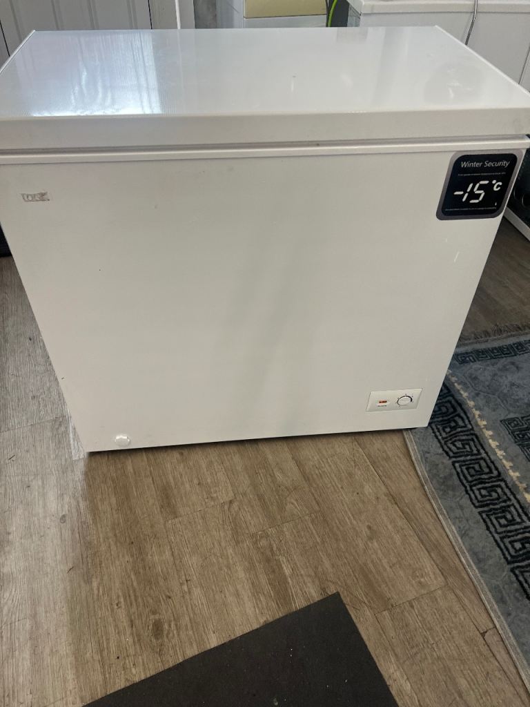 LOGIK L200CFW18 Chest Freezer – White, Good Condition