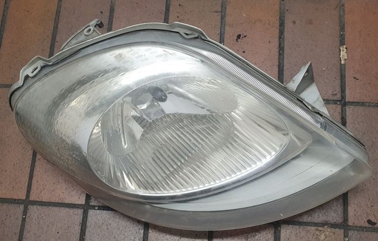 Nissan Primaster Right Side Headlight 2004