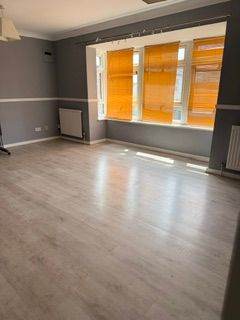 Spacious Two-Bedroom Apartment with Parking – Montem Road, Slough, SL1 2QH