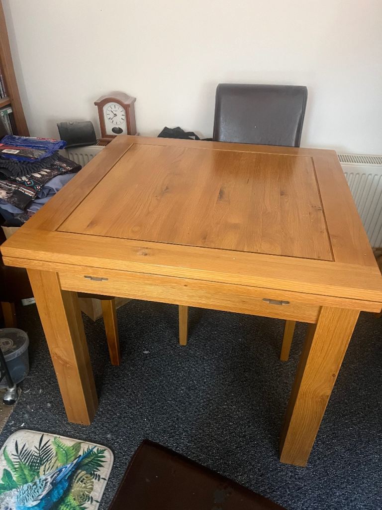 Solid oak dining extendable table 