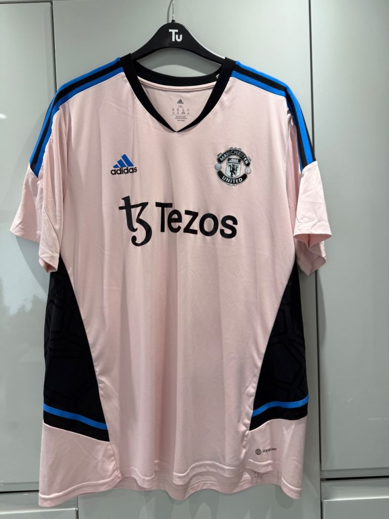 Manchester United training top 22/23 