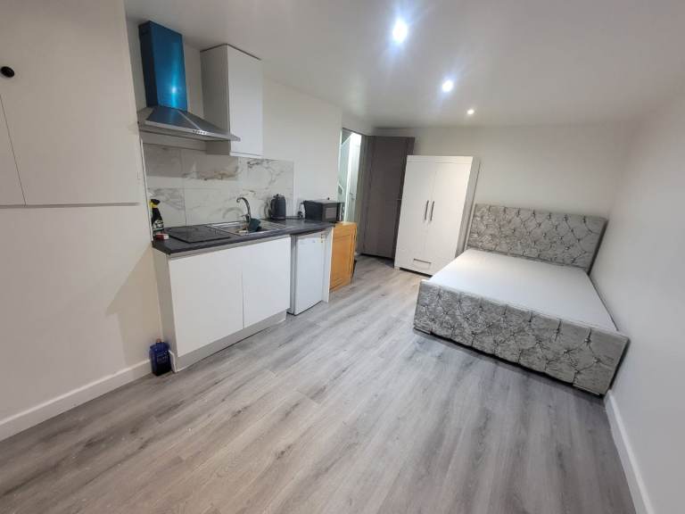 DOUBLE ROOM WITH KITCHEN IN PITSEA BASILDON 