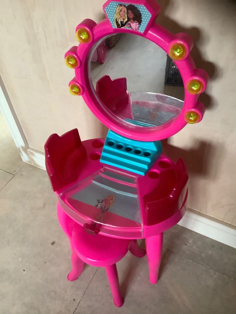 Barbie makeup table