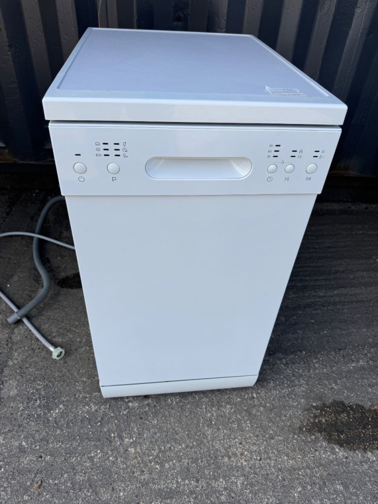 White Freestanding Dishwasher – Good Condition