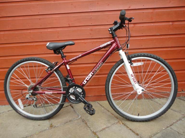 Apollo cosmo urban bike, 14 inch lightweight frame, 26 inch wheels, 18 gears, working order