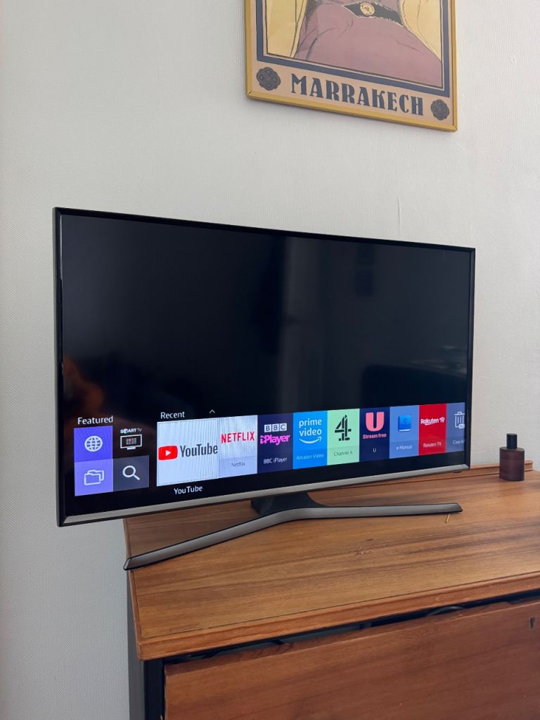Samsung 32-inch LED Smart TV – Good Condition