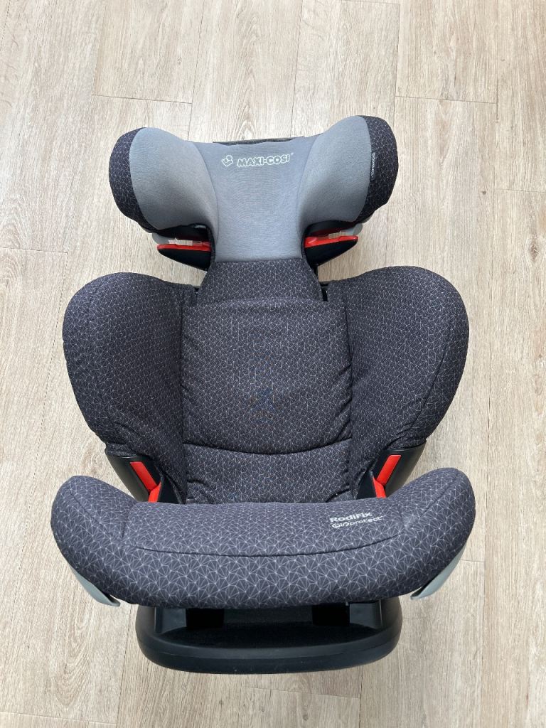 Maxi Cosi Car Seat (good condition)
