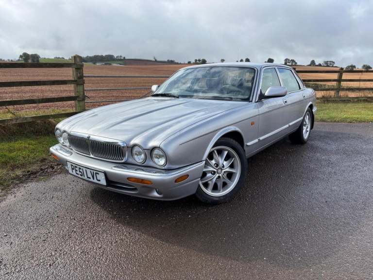 JAGUAR XJ 4.0 Sovereign (silver) 2001