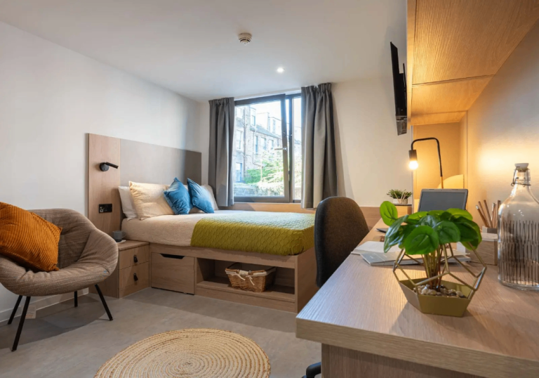 Cosy, Spacious Studio for Rent at IQ The Mont (Tenancy Takeover)