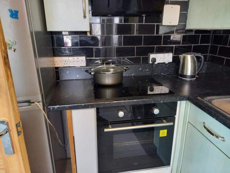 Spacious 2-Bedroom Fully Furnished Flat to Let, Close to Elizabeth line Train Station, Abbey Wood.